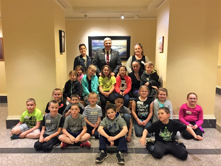 Sen Cyrway with Benton Elementary 3rd graders.jpg