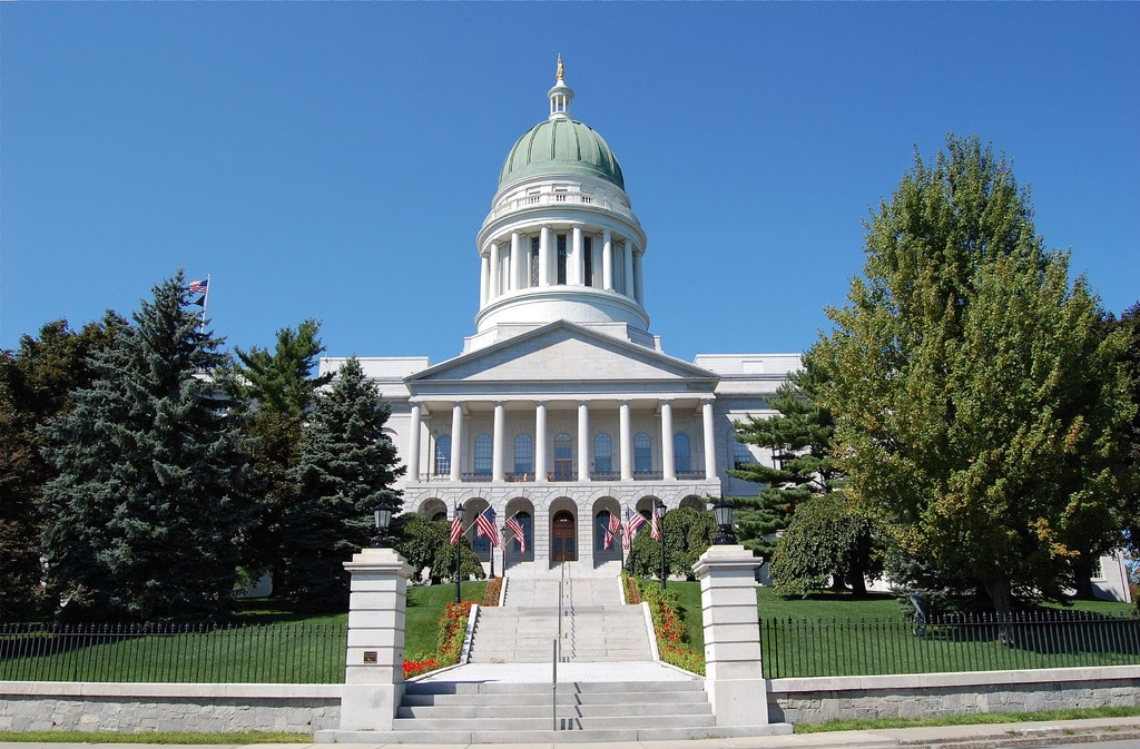 Sen. Stewart calls for Legislative Council meeting after announcement of unprecedented privately funded legislative staffer